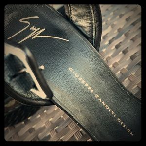 Black Shoes/sandals